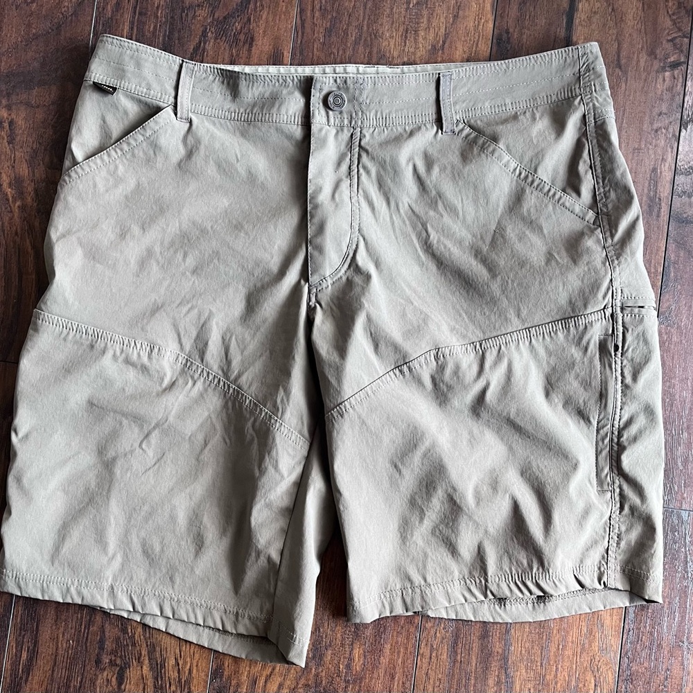 Men's Tan Shorts
